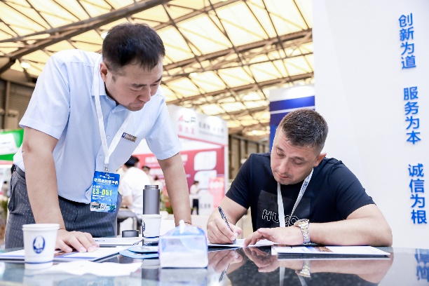 WOCA博覽會(huì)，出口好平臺(tái) | 政策賦能×全球視野！WOCA 2025助地坪企業(yè)“零門(mén)檻”出海，搶占萬(wàn)億國(guó)際市場(chǎng)！