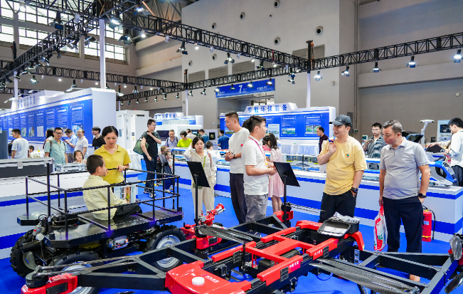 聚勢啟新 共創(chuàng)未來——2025重慶市首臺(套)重大技術(shù)裝備新產(chǎn)品發(fā)布會隆重舉行